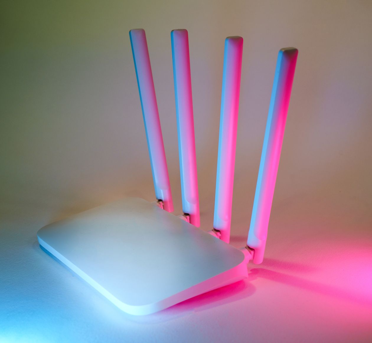Routeur Wi-Fi domestique connecté avec voyants lumineux allumés